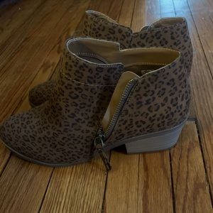 Women’s  leopard ankle boots NWOT 8.5